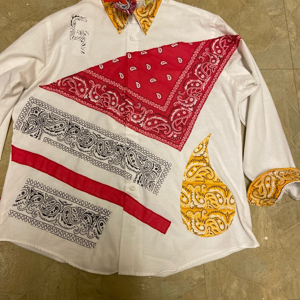 GENUINE THREADZ M L WHITE DRESS SHIRT WHITE GOLD MUSTARD HOT PINK BANDANNA